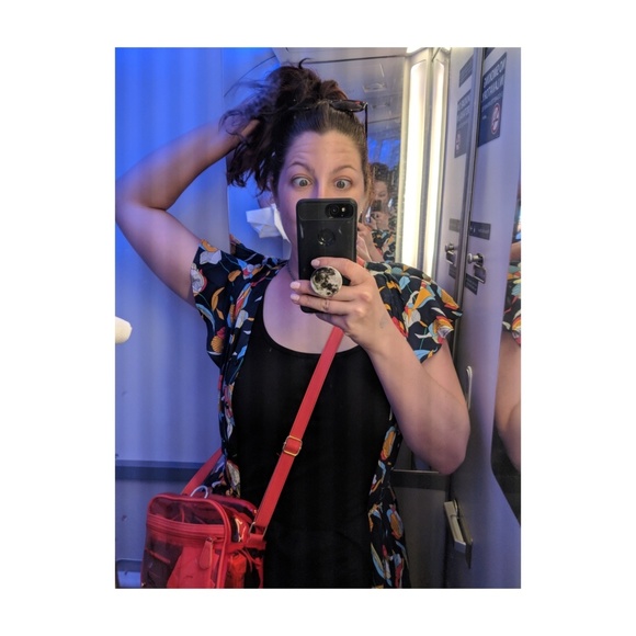 MEET YOUR POSHER! - Picture 4 of 8